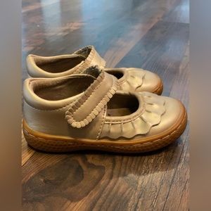Livie and Luca- Classic Mary Janes- Size 6c